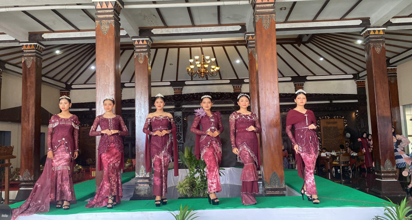 FASHION SHOW SMK NEGERI 3 MAGELANG DI PAMERAN NASIONAL 2025