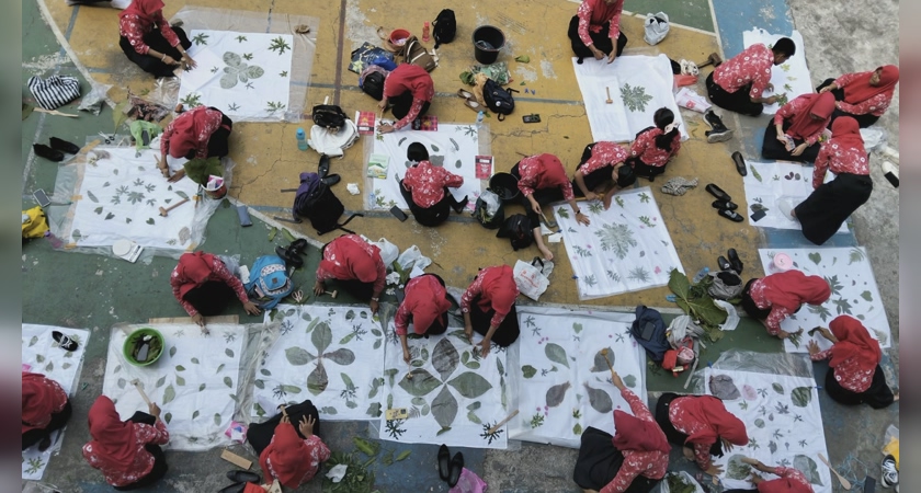 Kreatif dan Ramah Lingkungan, Murid SMK N 3 Magelang Buat Taplak Meja Ecoprint untuk PSAJ