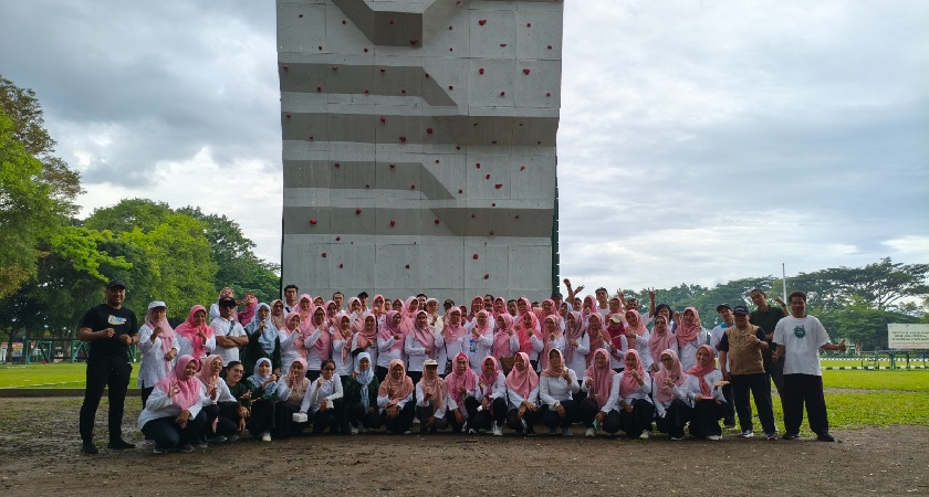 Outbound Capacity Building Perkuat Kekompakan Guru dan Tenaga Kependidikan SMK Negeri 3 Magelang