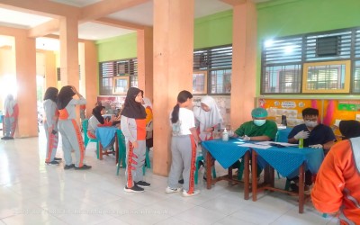 Puskesmas Magelang Tengah melaksanakan Pemeriksaan Berkala  Siswa SMK Negeri 3 Magelang