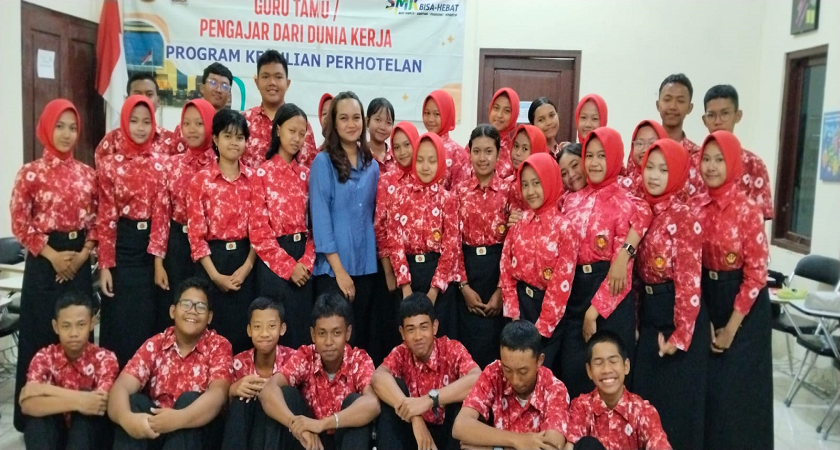 Perkuat pembelajaran vokasi, progli Perhotelan hadirkan guru tamu hasil kolaborasi mitra pembelajaran